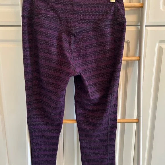 NIKE Dri-Fit Crop Knit Leggings - Picture 2 of 5